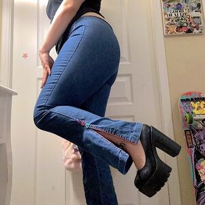 POLLY POCKET Y2K FLOWER POWER FLARE SLIT DENIM JEANS WITH FLOWER APPLIQUE